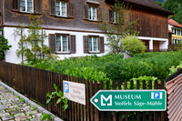 Aussenansicht mit Hinweistafel-170725-3598