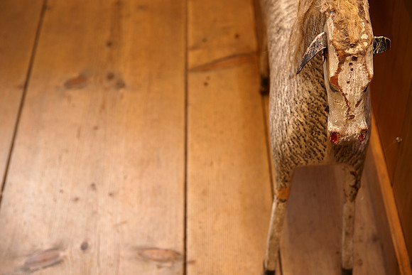 Holz-Schaukelpferd-131104-0243