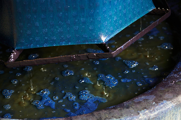 Blaudruck Koo, Blaufaerbung des Stoffes