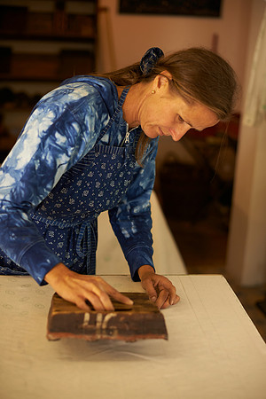 Blaudruck Koo, Bedrucken des Stoffes