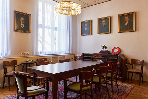Piatnik & Söhne - Blick in Herrn Strehls Büro