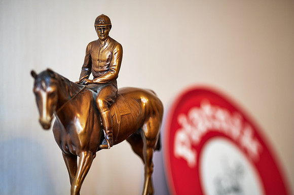 Piatnik Jockey Bronze Figur im Büro