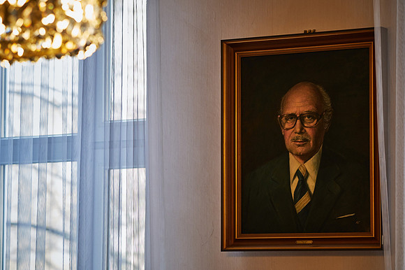 Rudolf Piatnik Gemälde im Büro