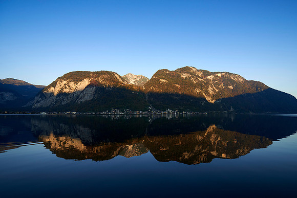 Blick auf Hallstatt mit Sonnenaufgang, Blick vom See