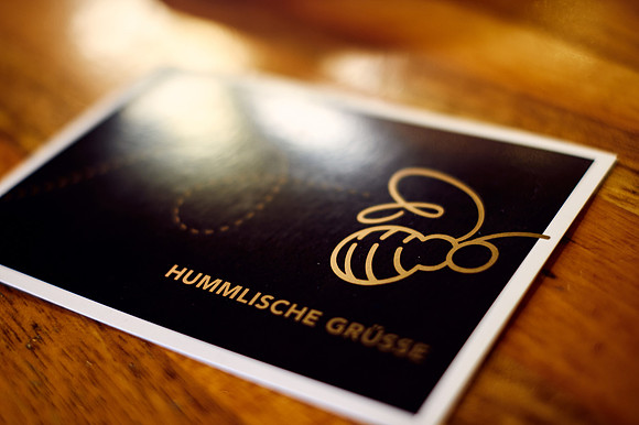 Cafe Hummel, Werbepostkarte mit Hummel