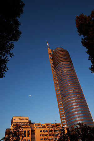 Millennium Tower im Morgenlicht