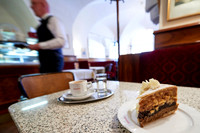 Cafe Frauenhuber, Haustorte mit Schlagsahne und Melange