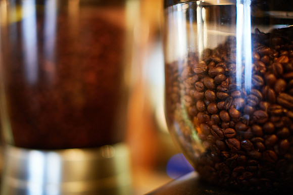 Cafe Hummel, Kaffebohnen im Glasbehälter